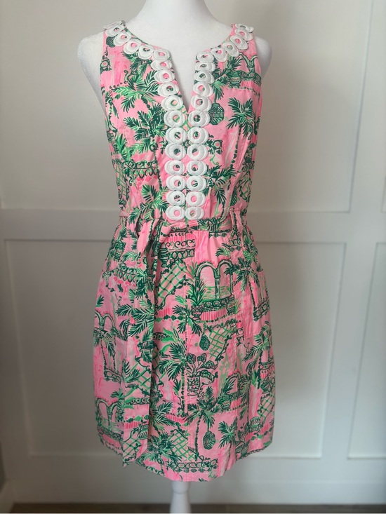 Lilly Pulitzer Dresses & Skirts - Lilly Pulitzer Guliana Stretch Dress size 2 in excellent condition.